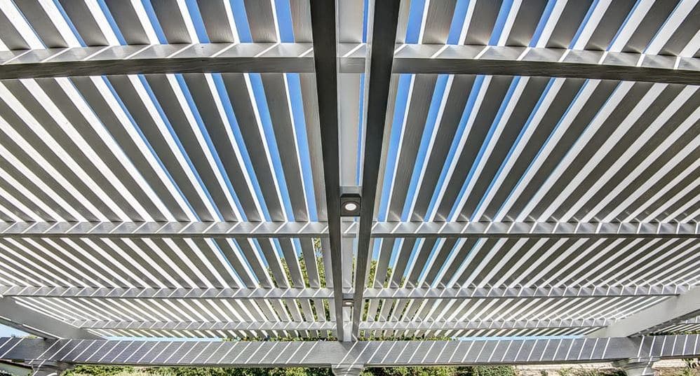 You are currently viewing Pergola Materials 101: Wood vs. Aluminum vs. Vinyl